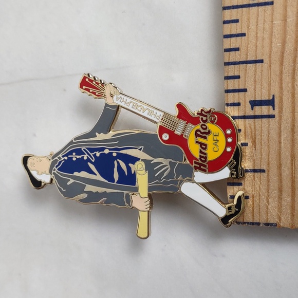 Hard Rock Cafe "Philadelphia" Guitar Pin Features Ben Franklin - Picture 3 of 4